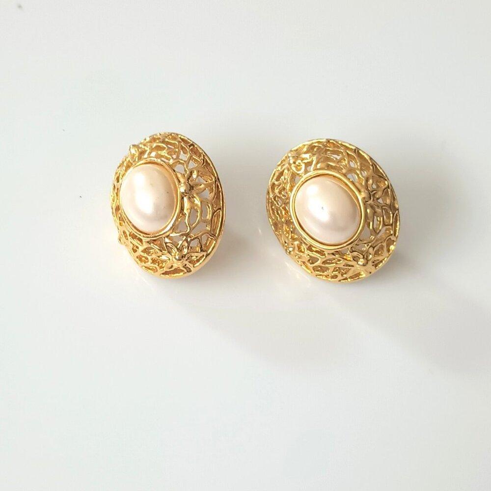Oval Filigree Pearl Cabochon Earrings Gold Tone Domed Post